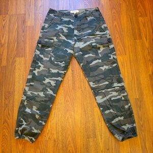 Streetwear Of Society Highrise Camo Cargo Pants Medium